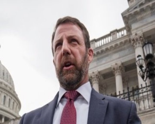 Le secrétaire à la Sécurité intérieure, Markwayne Mullin, a affirmé que les bénéficiaires haïtiens du TPS pouvaient demander la résidence permanente