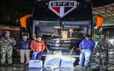 Scène hallucinante en Bolivie : le bus de la délégation de São Paulo a été intercepté par la police, qui y a découvert 86 kg de marijuana.
