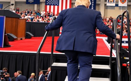 Vidéo virale : que cache la mystérieuse bosse sous le costume de Trump ?