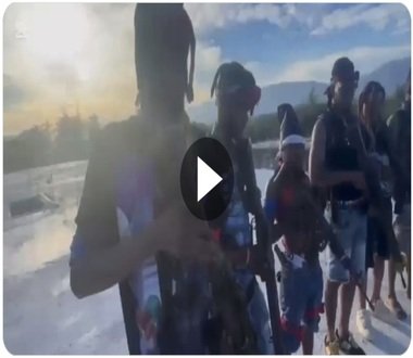 La dernière vidéo du chef de gang Lanmò 100 Jou, présentant des signes inquiétants, accompagné d’une poignée de ses soldats