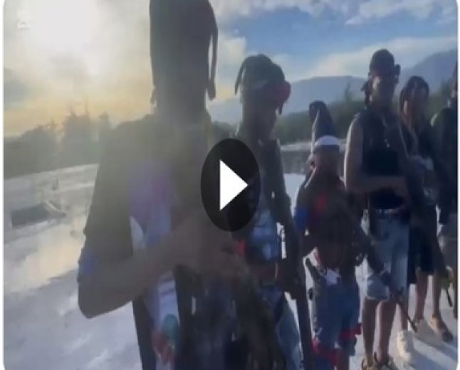 La dernière vidéo du chef de gang Lanmò 100 Jou, présentant des signes inquiétants, accompagné d’une poignée de ses soldats