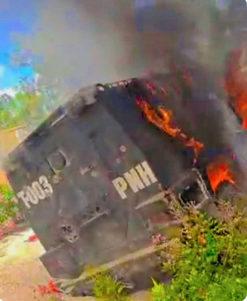 Kenscoff en proie à la violence: Un véhicule blindé de la PNH incendié par des gangs armés