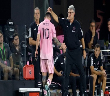 Alerte à Miami : Messi a quitté le match contre Philadelphie suite à une blessure inquiétante à 19 jours du Mondial.Quelle est la nature exacte de la blessure signalée pour Messi?