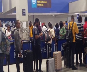 Programme Biden : les bénéficiaires haïtiens détenteurs d’une autorisation de voyage valide ont pu entrer aux États-Unis ce lundi