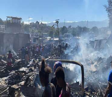Incendie dévastateur à Dumornay : l’organisation dénonce l’inaction flagrante de l’État haïtien et de la mairie de Delmas