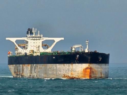 Les États-Unis défient Poutine : USA saisissent un pétrolier russe, sous-marin embusqué, Poutine explose de fureur