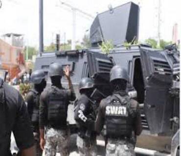 Choc à Port-au-Prince : la PNH neutralise les Zèfèyis et saisit un arsenal terrifiant !