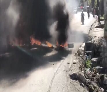 Haïti en Feu: Barricades Infernales Paralysent Port-au-Prince ce 21 Janvier!