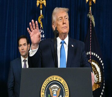 Trump se proclame-t-il président du Venezuela ? L’image choc qui enflamme la crise